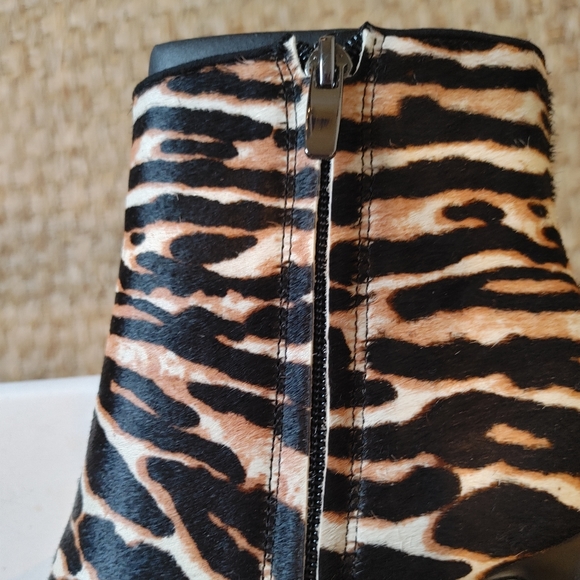 NINE WEST FHAYLA 💥NEW IN BOX💥 POINTED TOE BOOTIE,BLACK MULTI PONY 6M - Picture 14 of 16